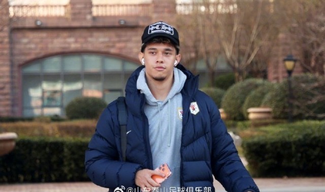 世俱杯买球-1月7日上午，山东泰山出发前往海口，进行为期三周的第一阶段冬训